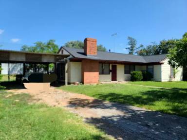 Main picture of 606 Churchill Dr