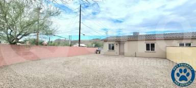 Main picture of 972 W Silverlake Rd
