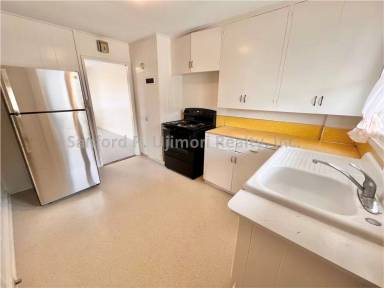 Main picture of 906 Hausten St