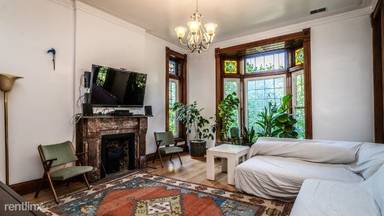 Main picture of 2251 W Monroe St