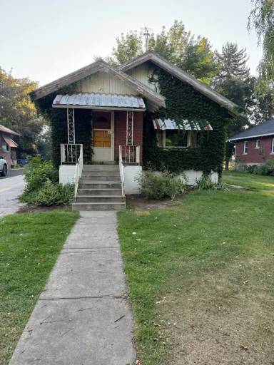 Main picture of 170 N 1st W