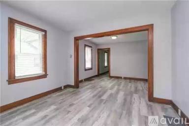 Main picture of 912 N Strode St
