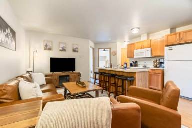Main picture of 431 2nd Ave W