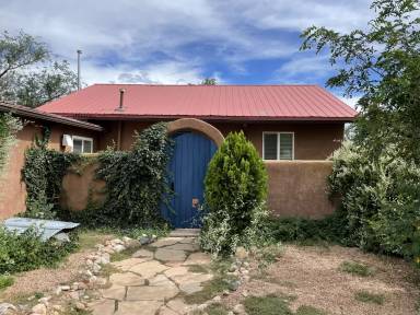 Main picture of 1506 W Alameda St