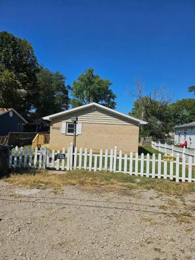 Main picture of 119 W Cherry St
