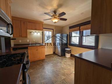 Main picture of 229 10th Ave SE
