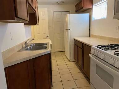 Main picture of 310 S Newton St