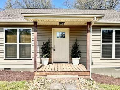 Main picture of 5821 Mackie Pl
