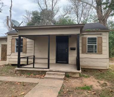 Main picture of 1902 Traffic St