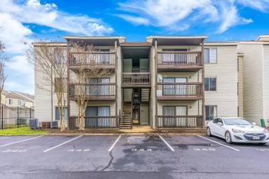 Main picture of 330 Wells Ct