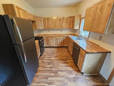 Main picture of 834 N Pine St