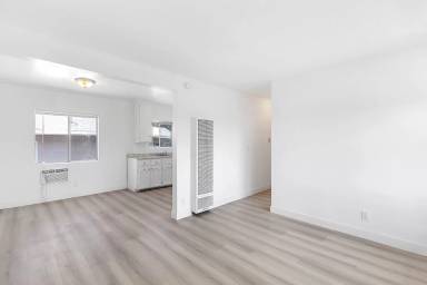 Main picture of 959 S Soto St