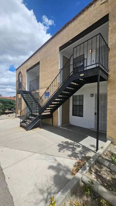Main picture of 136 Erbbe St NE