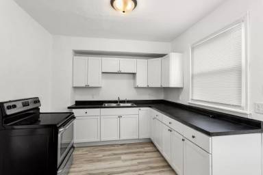 Main picture of 103 S Seymour St