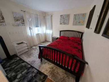 Main picture of 1738 Cambridge Cir