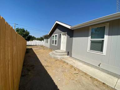 Main picture of 253 S Main St