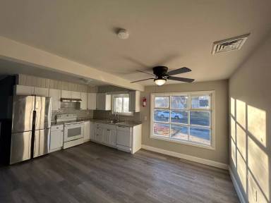 Main picture of 24 Needlepine Ln