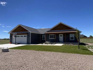 Main picture of 12 Caragana Dr