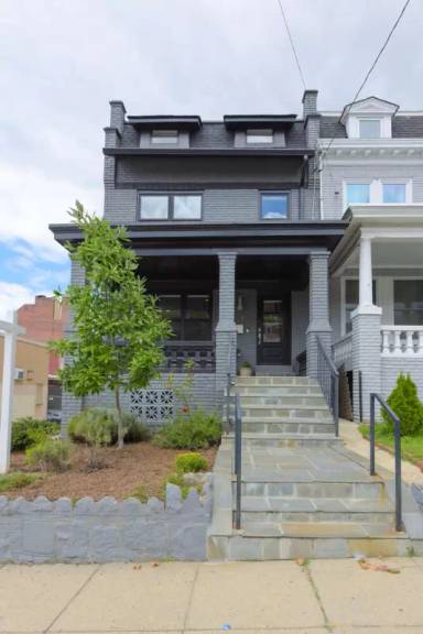 Main picture of 921 Emerson St NW