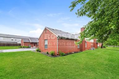 Main picture of 3985 Covington Dr