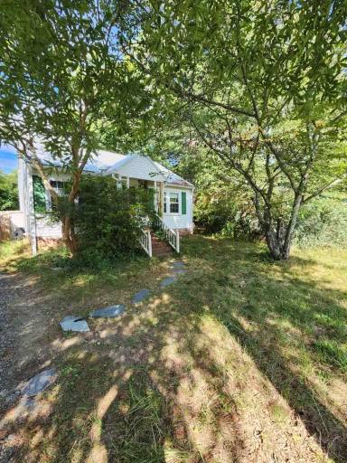 Main picture of 102 Goldston Ave