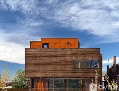 Main picture of 3047 Lawrence St