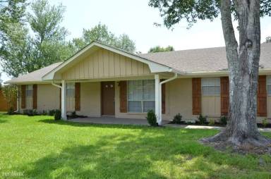 Main picture of 44 Easy St
