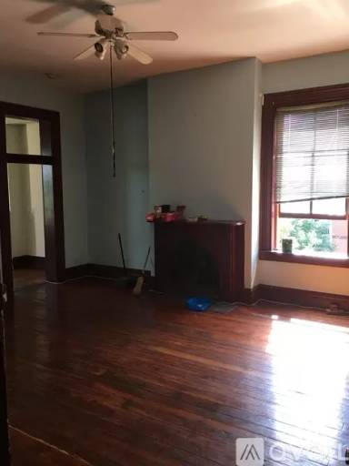Main picture of 1327 W Fayette St