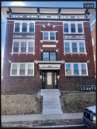 Main picture of 1215 W 41st St
