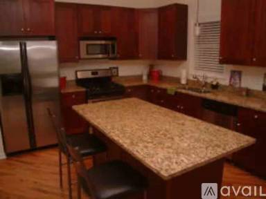 Main picture of 1522 W Greenleaf Ave
