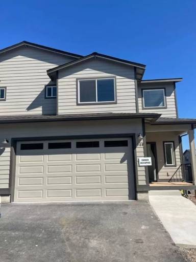 Main picture of 920 NE Paula Dr