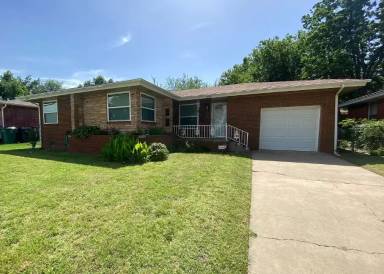 Main picture of 1421 N Harvard Ave