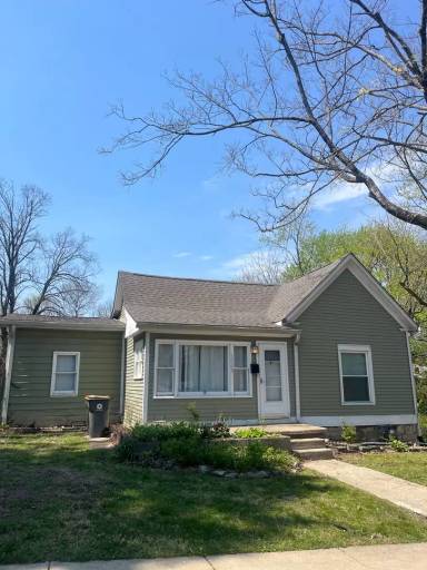 Main picture of 1003 N Woodburn Ave