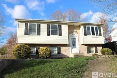 Main picture of 7 White Birch Dr