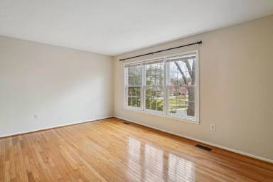 Main picture of 5407 Grove Ridge Way