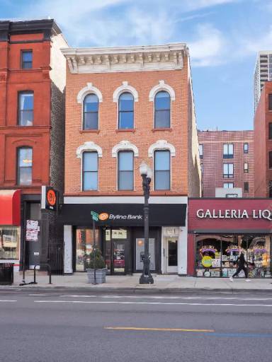 Main picture of 1561 N Wells St