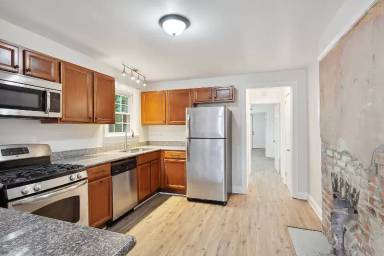 Main picture of 3919 Laurel St