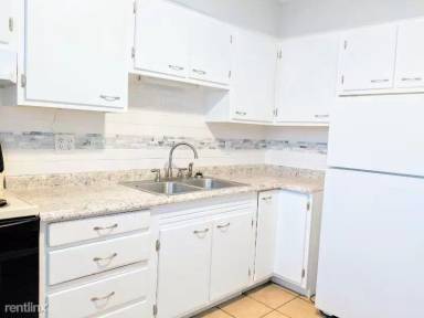 Main picture of 3325 Webster St