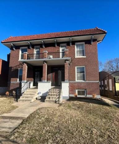 Main picture of 4604 S Grand Blvd