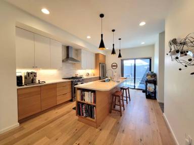 Main picture of 324 N 3rd Ave