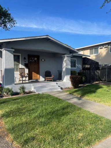 Main picture of 2126 1st St