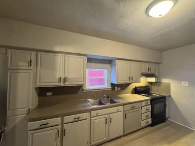 Main picture of 965 E King St