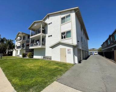 Main picture of 12350 Lakeshore Dr