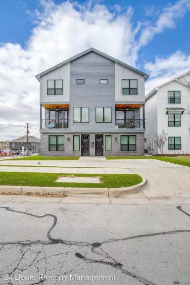 Main picture of 2928 Forest Park Blvd