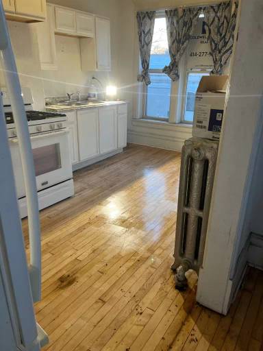 Main picture of 900 S 6th St
