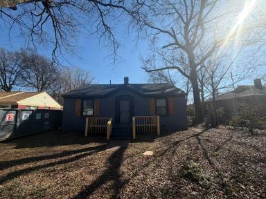 Main picture of 890 Charles Pl