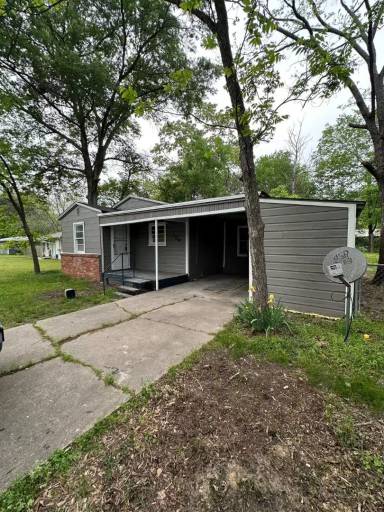 Main picture of 106 Circle Dr