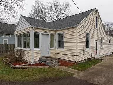 Main picture of 8492 Douglas Ave