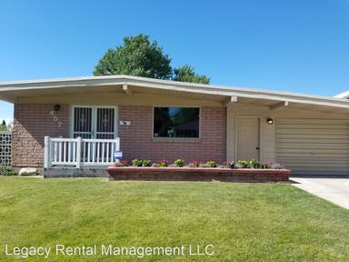 Main picture of 401 Maple Dr