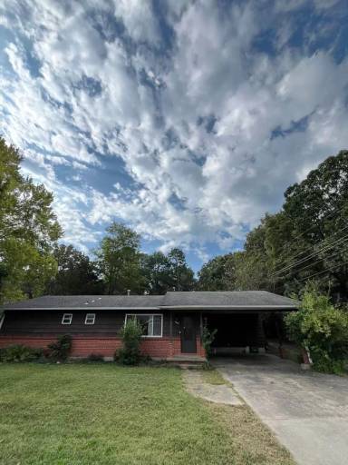 Main picture of 1447 W Mount Comfort Rd